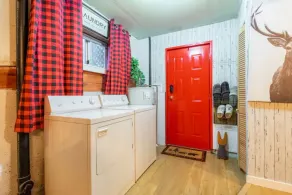 Cozy Mountain Log Cabin w/ Cedar Tub and Sauna! - Image 3