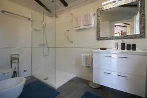 Semesterlägenhet med fin balkong, upp till 4 personer, luftkonditionerad, nära stranden - Image 4
