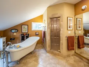 Riverside Retreat - Secluded exotic villa in the Rocky mountains - Image 3