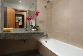 Vista Monumental - Three Bedroom Apartment, Sleeps 6 - Image 3