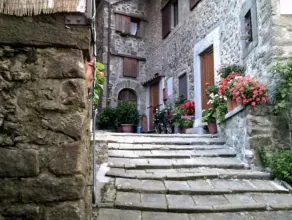 Zwischen Lucca und Florenz in einer mittelalterlichen Burg in der Toskana - Image 4