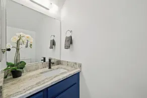Chefs Kitchen, King Beds, Smart TVs. Close to downtown! Dead End Street - Image 2