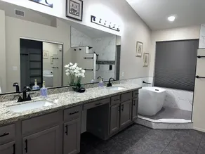 Minutes to spring training, and large comfortable 5 bedroom home.   - Image 3