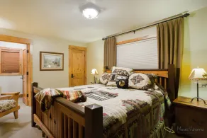 Luxurious Lake Superior Estate with Outdoor Hot Tub - Image 3