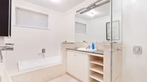 STARFISH - Absolute Beachfront Holiday Retreat - Image 3