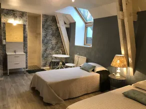 Charming Renovated Barn with Garden, 3 Ensuite Bedrooms, Near Le Mans - Image 5