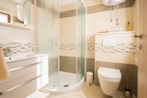Una lussuosa casa in un tranquillo villaggio vicino al mare - Image 2