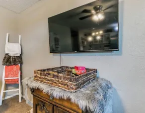 Cute cottage just off I40, Kilpatrick Turnpike and near Crest - Image 3