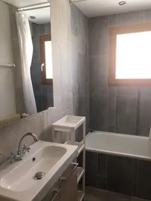 Meget rummelig lejlighed med et stort soveværelse - Image 3