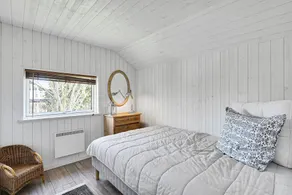 Holiday home within walking distance to the water - Image 4