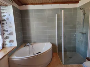 Authentic house a few steps from hiking trails and ski slopes - Image 2