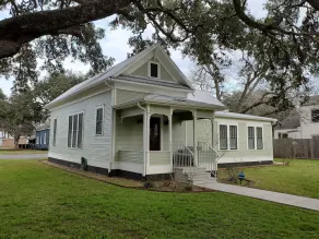 Charming & Cozy Victorian in Quiet Residential Setting - Image 5