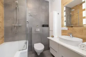 Comfortable Apartment | Garden and Garage Parking - Image 3