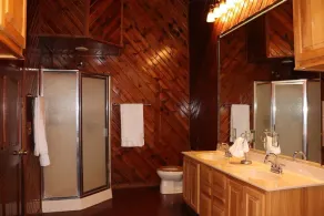 4BR Mountain Retreat • Pool • Ride to Trails - 4BR Mountain Retreat • Pool • Ride to Trails - Image 3