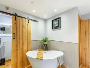 1 bedroom accommodation in Llandrinod Wells - Image 2
