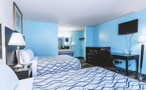 Blue Way Inn & Suites Wellington - Deluxe 2 Queen Bed Non Smoking - Image 3