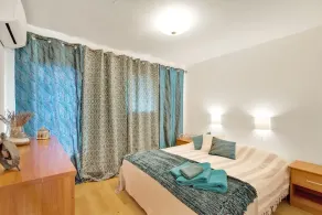 La Prom 2 - a two bedroom apartment with a sea view - Image 4