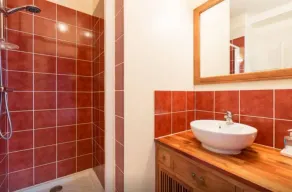 Appartement RDC avec terrasse et jardin, 100m du port classé 3 étoiles - Image 2