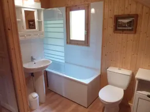 Chalet 3 étoiles avec grande terrasse dans un cadre verdoyant - Image 4
