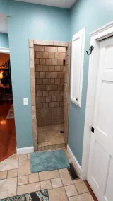 BIG BEAUTIFUL New-Renovated 4BR 2BA with Hot Tub near downtown! - Image 3