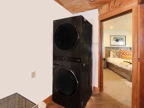 Spacious mountain retreat • Built for gathering • Hot tub • Quiet setting • Minutes up Sundance Canyon - Image 3