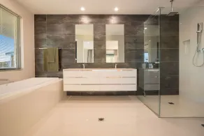 Stunning Waterfront home on the Gold Coast*Heated Pool* \nPet Friendly. - Image 3