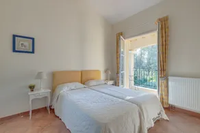 4-BEDROOM VLLA WITH PRIVATE POOL AND GARDEN (N°342) - Image 5