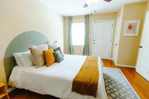 Centrally Located 3BR Overton Square Free Parking Yes Pets - Image 5