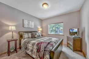 Ruhiger Bergrückzug 4 BR 3 BA Neueres Zuhause mit Spa, Foosball, Poker Tbl, AC! - Image 5