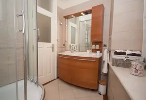 Central Square  \"Stone Pearl Heritage\" Luxury Suite In The Palace - Image 5
