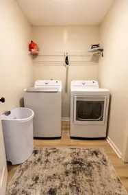 The Modern Georgian - 6 min to I95, 3 Bd-2 Ba - Image 2