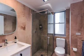 Bondi Beachside Apartment: 3 Bedrooms & Parking - Image 3