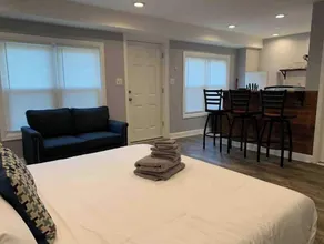 ✪King Bed Studio✪ in Suburbs -Perfect Long Term Stay - Image 4