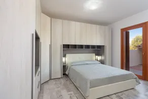 Modern Apartment with Air Conditioning and Garden; Pets Allowed - Image 4