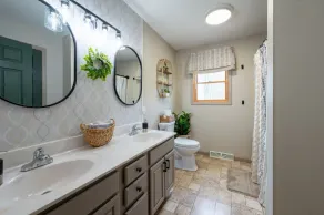 Lakefront Chalet - Pet Friendly No Fee - Image 5