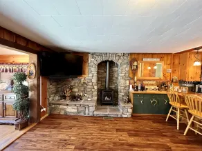 Close to Town, Hot Tub, 2 Kings, 4 Full Beds - Image 3