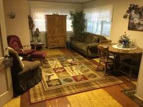 Dutch Inn Guest House near Pipestone National Monument & Blue Mounds State Park - Image 5