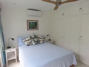 Secluded sea-view apartment 2 mins from beach, WiFi, 24hr security - Image 5