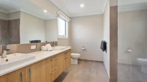 Apollo Grand - Spectacular, Linen Provided, Free WI-FI, New Listing 2019 - Image 5