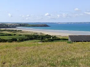 Petite Maison Coquette Entièrement Rénovée à 400m de la Plage - Image 3