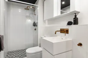 Modern Elegant Oasis - Image 2