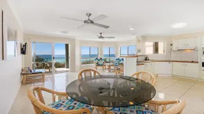 Pacific Waves Apartments - Image 5