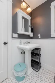 Seabrook 2 Bedroom cottage with hot tub, pets OK - Image 2