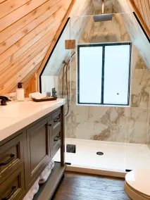 Gorgeous Lakefront Getaway - Innsbrook Chalet with Outdoor Spa! - Image 5
