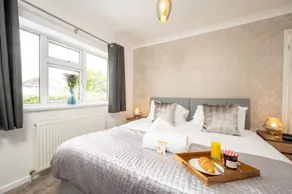 \"Exclusive\" Luxury modern 4-bed -Solihull, JLR, NEC, Resorts World, Airport, HS2 - Image 5