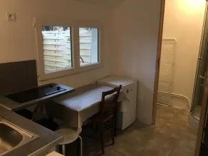 Self-contained studio, sunny courtyard, close to beaches and shops - Image 5