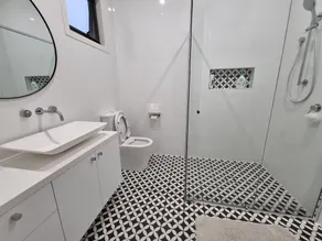 New spacious modern apartment in St Kilda - Image 2