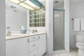Beachfront 2 Bedroom Condo on Casey Key - Image 2