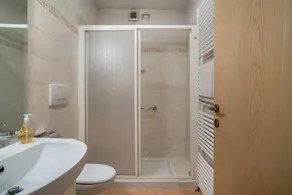 Ferienwohnung \"Villa Fiore\" mit Bergblick, 2 privaten Terrassen und WLAN - Image 5
