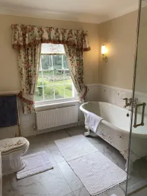 Beautiful Self Contained Flat In A Fine Period Country House - Image 2
